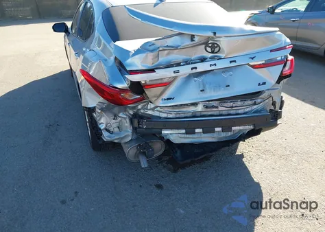 2025 Toyota Camry Le z USA, uszkodzony, nr VIN 4T1DAACK6SU074080